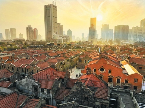 Вид на сегодняшний Сад Чжана из окон шанхайских небоскрёбов