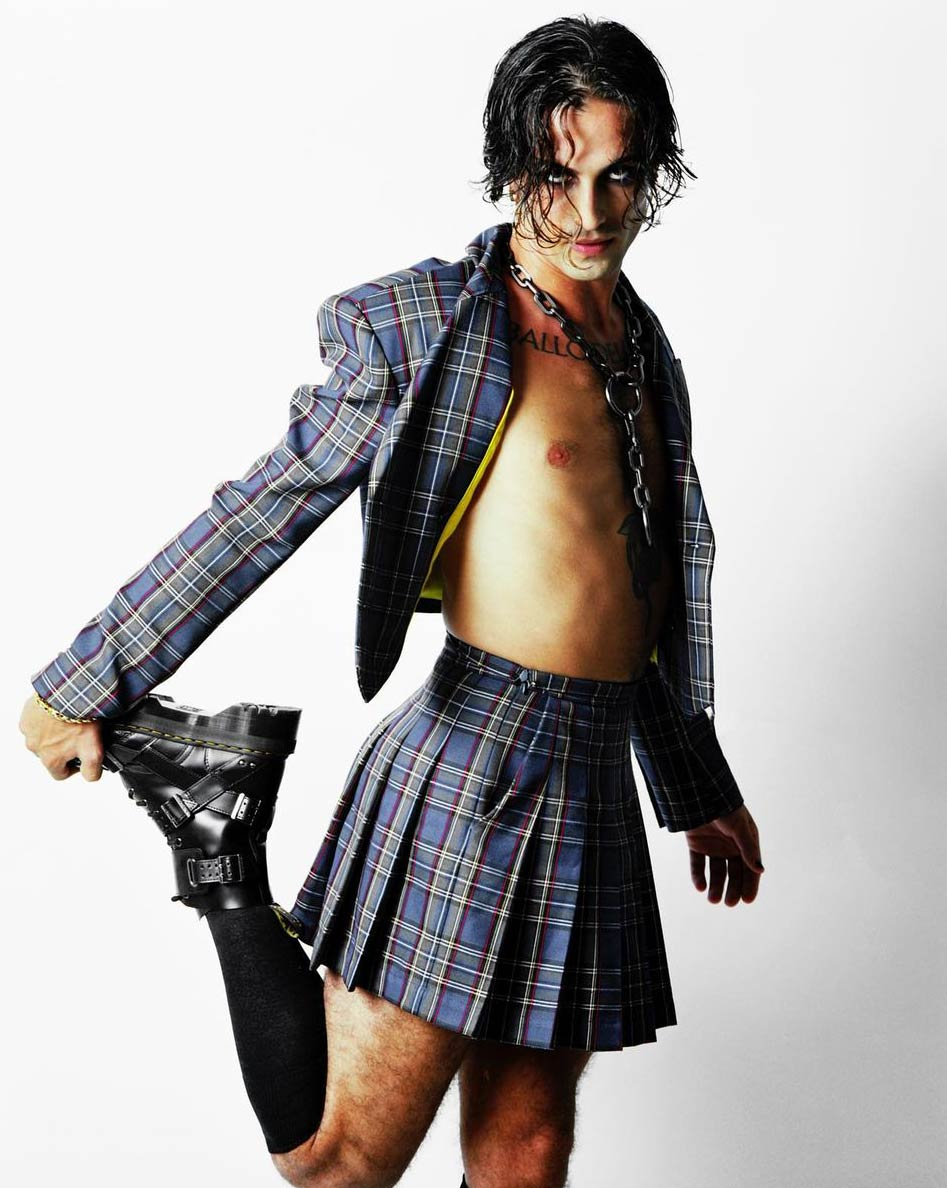 Maneskin рисунок. Maneskin mark. Maneskin mark. Maneskin костюмы. Måneskin timezone lyric video.