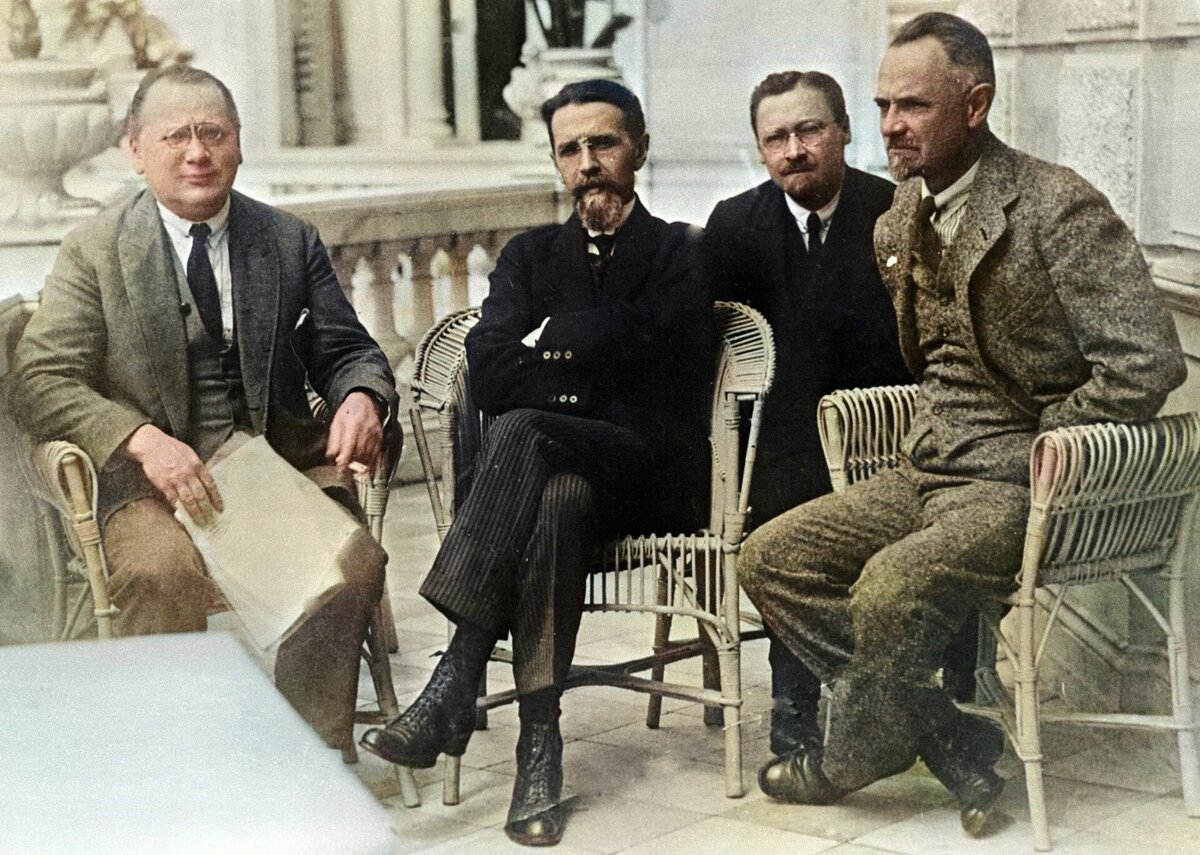 Фото. Литвинов Воровский Пилявский Красин.