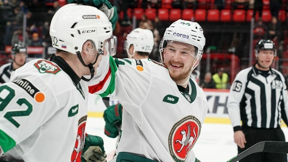     Казанский «Ак Барс» в гостевом матче регулярного чемпионата Континентальной хоккейной лиги (КХЛ) обыграл омский «Авангард» со счетом 3:2.