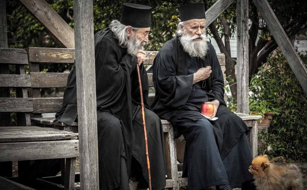 Το Άγιο Όρος κατοικείται εδώ και πολύ καιρό από δίκαιους ανθρώπους που ήθελαν να αφοσιωθούν στον Θεό. Ο Κύριος προίκισε πολλούς από αυτούς με το χάρισμα της διόρασης.