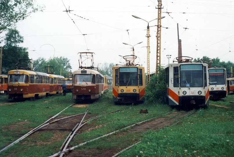 Веер трамвайного депо на Оборонной. Вагоны Tatra T3SU №№33, 34, 103, 120; вагоны 71-608К №№150, 41, 101, 8 июня 1994 года, фото из коллекции Ааре Оландера