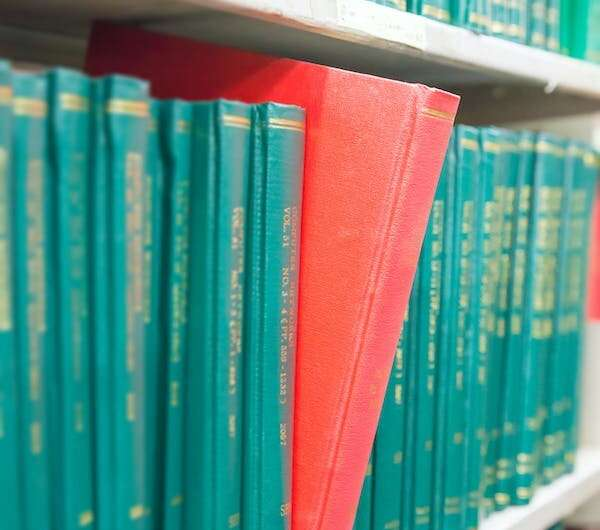 Большинство академических работ находятся за платным доступом. Фото Shutterstock