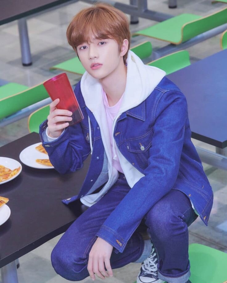 Многие переживают, что Бомгю из ТХТ слишком худой. Фото взято из интернета. 