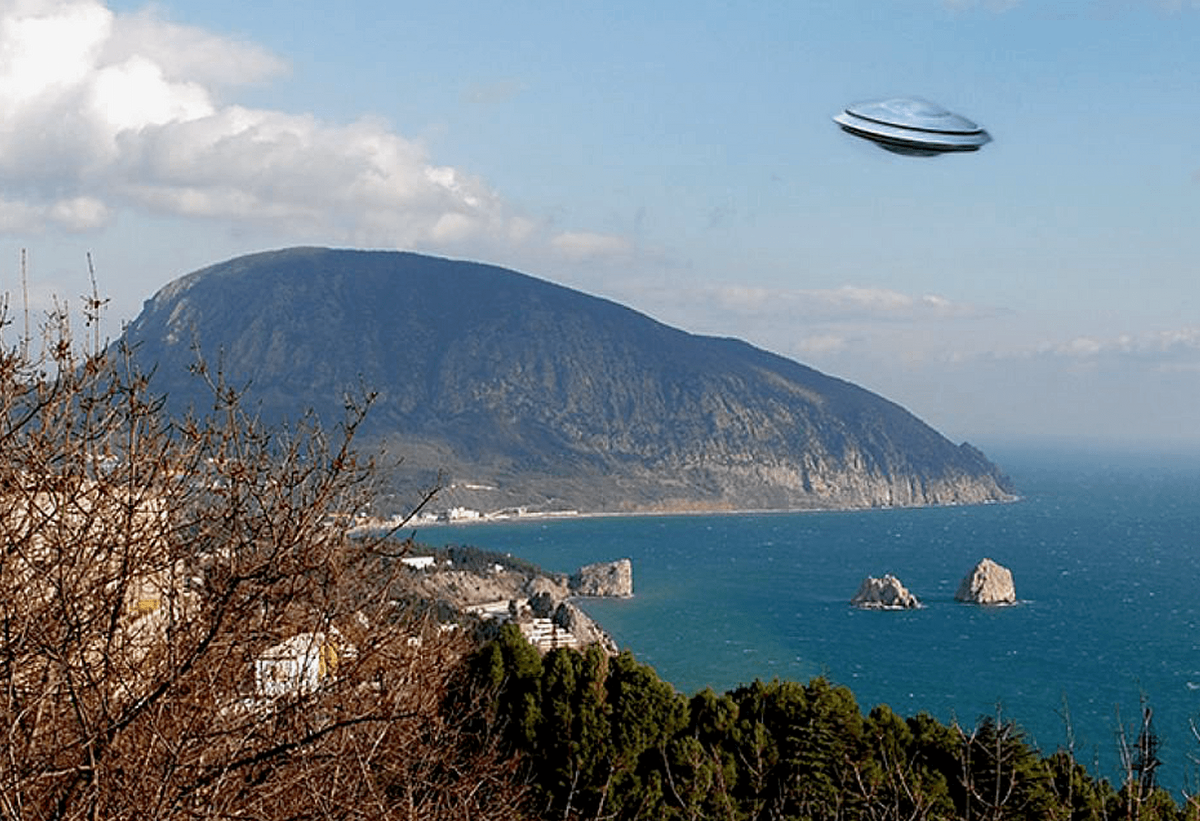 Портал аю. НЛО В Крыму у медведь горы. Гора Аю-Даг медведь-гора НЛО. Аю Даг Алушта. Аюдаг Карадаг Крым