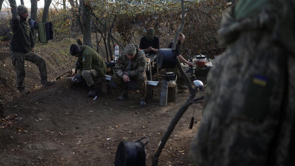     В ЛНР заявили о прибытии "черных трансплантологов" под Артемовск REUTERS/Valentyn Ogirenko