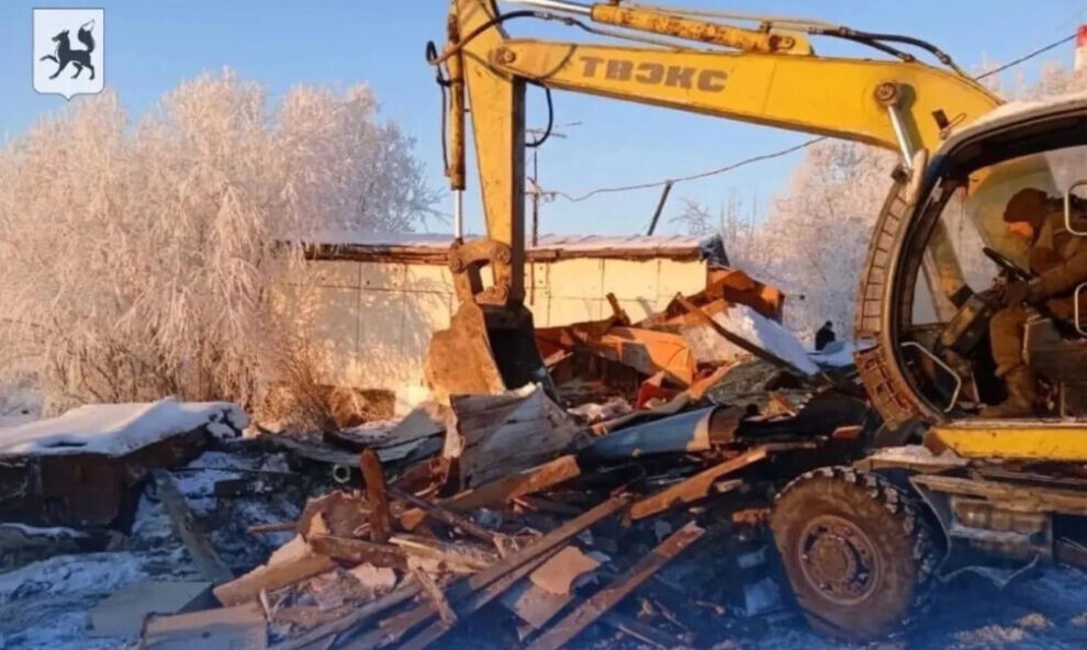    В Салехарде с начала года снесли 130 бесхозных и незаконных построек