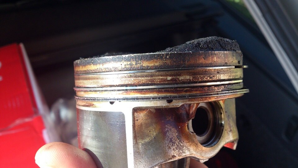 Дренажные отверстия для масла на поршне