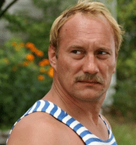 Актер Евгений Сидихин проходил срочную службу в республике Афганистан. Фото Яндекс.Картинки. 