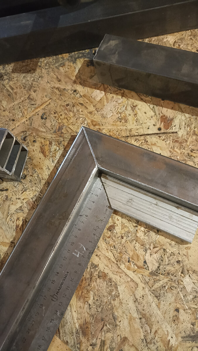 Во первых нужно научиться отрезать заготовки с верными углами и в размер