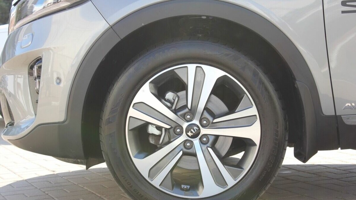     В России техосмотр легкового автомобиля с 1 января 2023 года подорожает в среднем на 57%. Такие подсчеты произвел «Коммерсант».