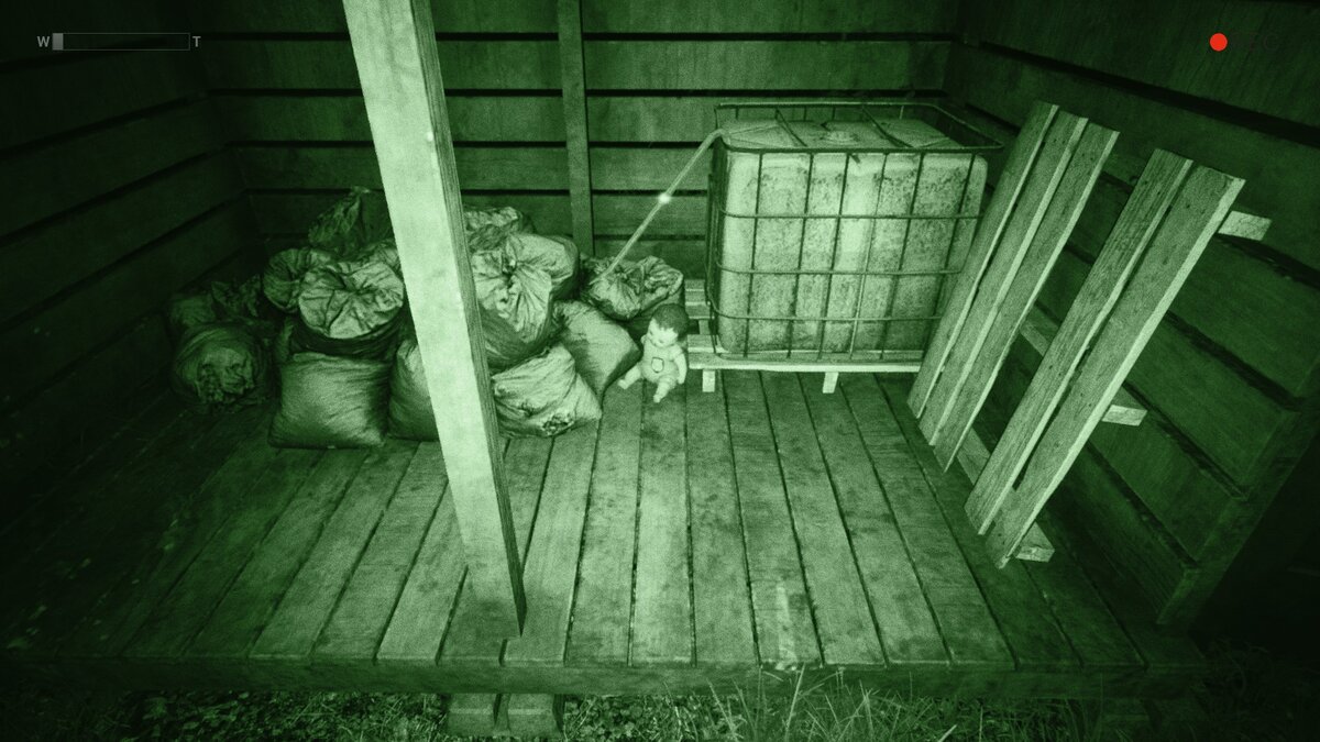 Интересно, что до последнего патча, значок был не на кукле, а лежал рядом с мешками.