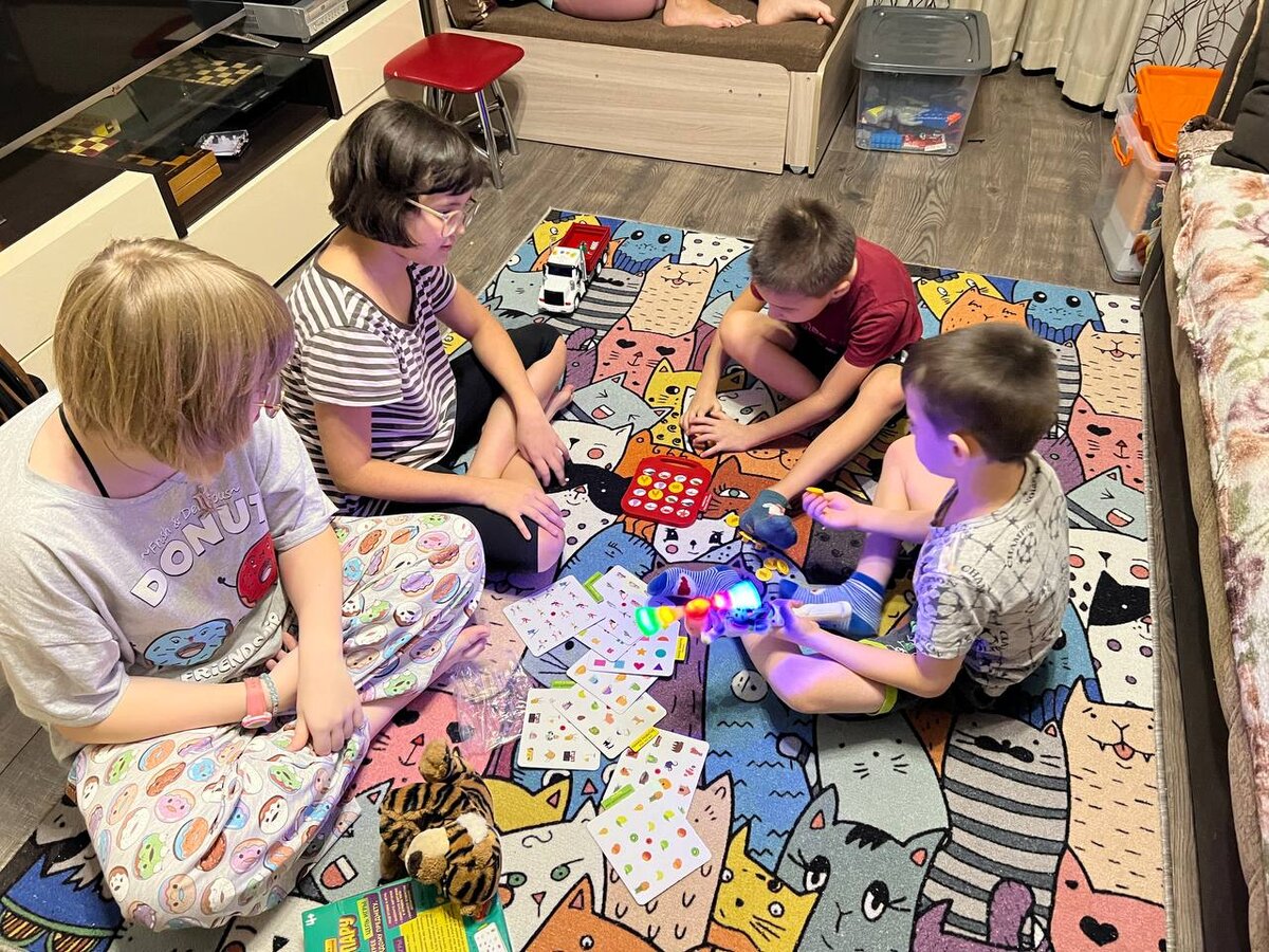 Игра с девочками