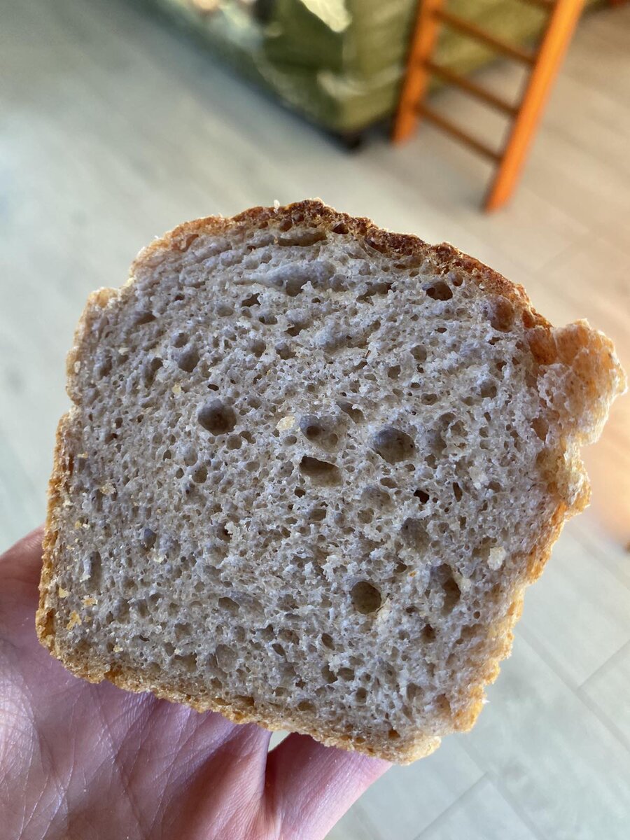 Корочка хлебная - для особо удачливых,! Вот кто первый успел корочку ухватить, тому и повезло))