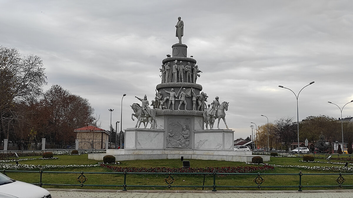 Памятник в Эскишехире. Фото: Кирилл Полиенко/Polienko: путешествуем вдвоём