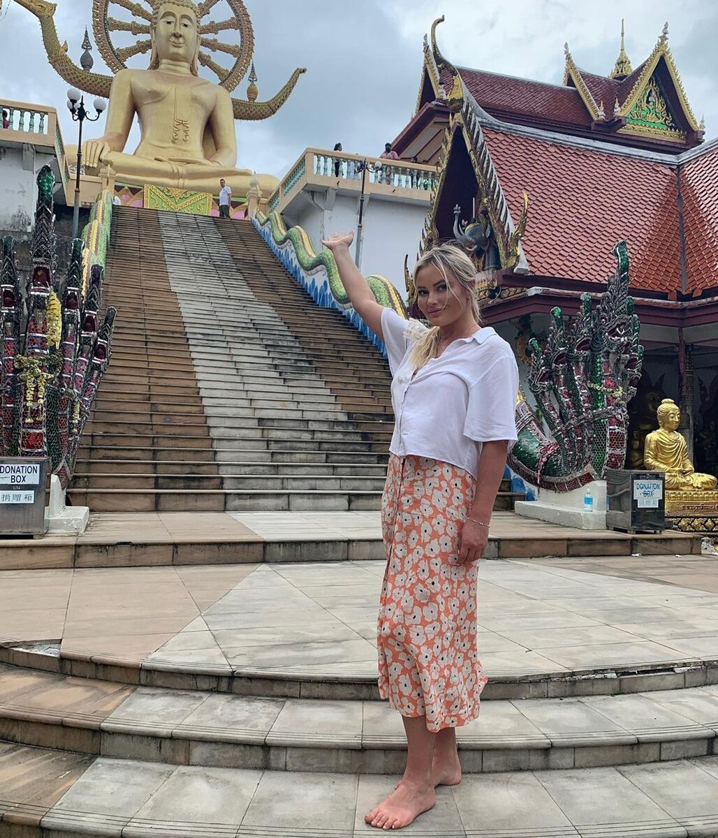    Дана Борисова на фоне храма Фото: Инстаграм (запрещен в РФ) / @danaborisova_official