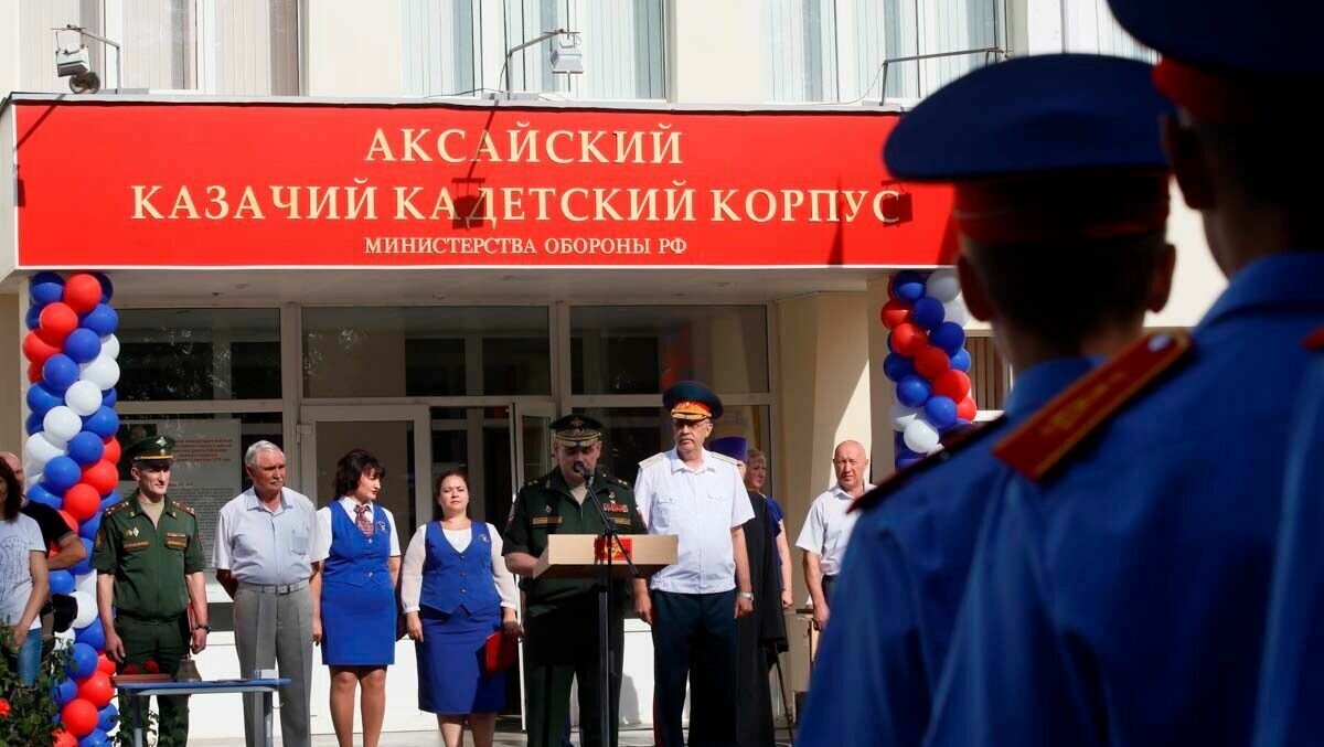     В редакцию RostovGazeta обратились родители кадетов, обучающихся в Аксайском кадетском корпусе в Ставрополе. Они пожаловались на качество обучения из-за увольнения ценных кадров, и отсутствие перспектив для строительства нового здания для кадетов в Ростовской области.
