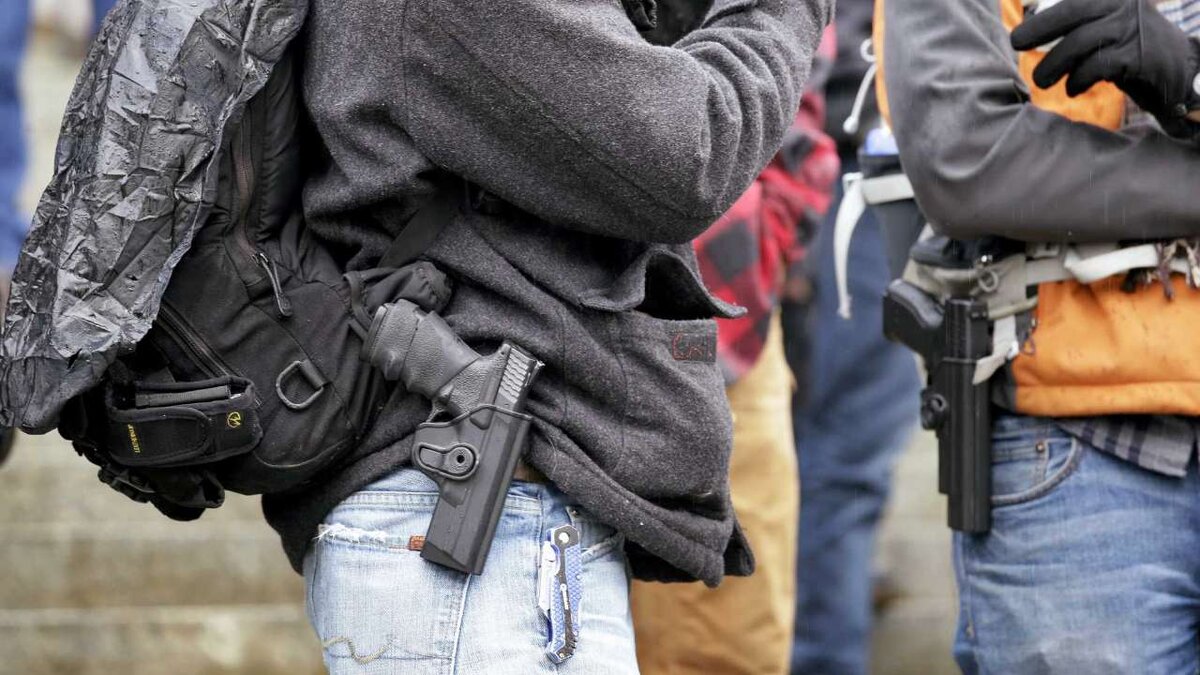    В Госдуму внесен законопроект о правовом регулировании оборота оружия в ДНР, ЛНР, Херсонской и Запорожской областях.