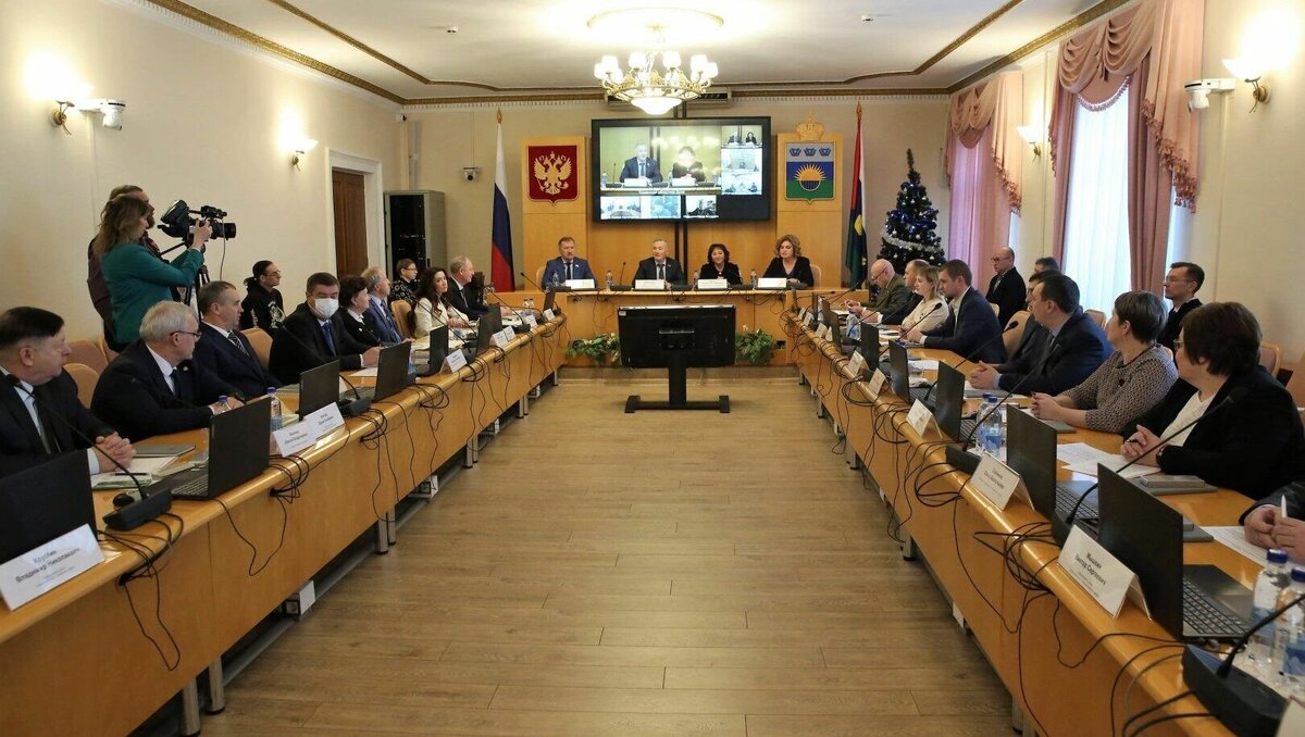     В День энергетика председатель Тюменской городской Думы Евгений Заболотный отметил, что в условиях растущего спроса на электроэнергию и тепло специалисты стратегически важной отрасли создают комфорт и уют в домах тюменцев.