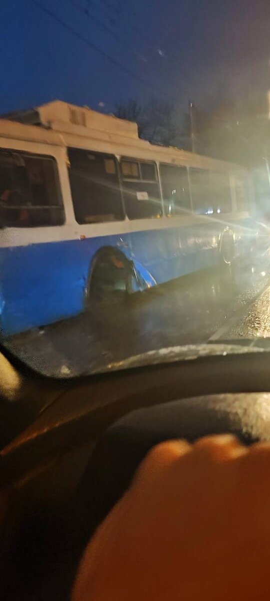     В Брянске у троллейбуса отвалилось колесо во время движения avchernov