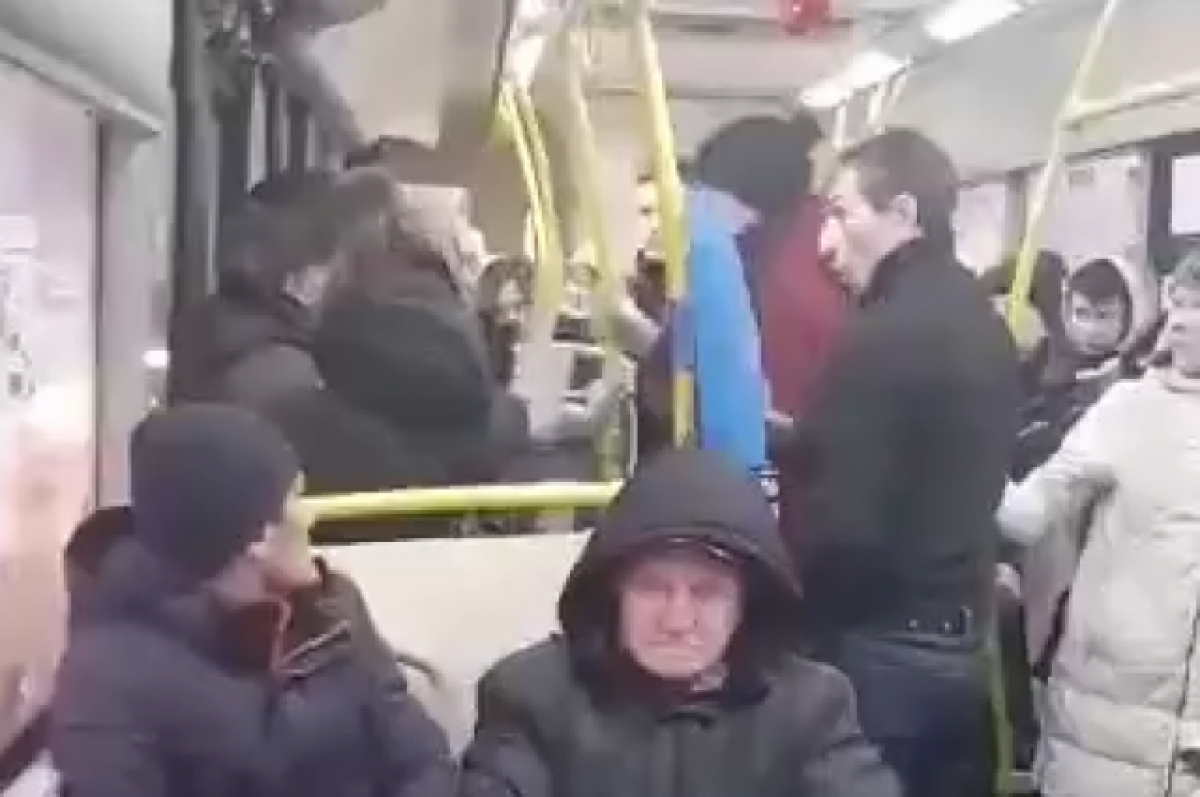    Двое мужчин напали на девочек в автобусе №90 в Нижнем Новгороде