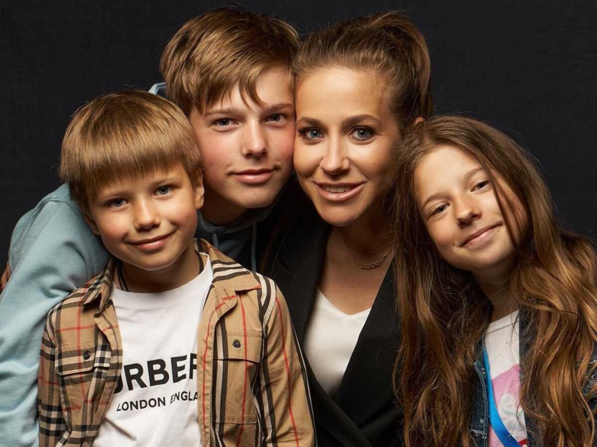 Юлия Барановская с детьми.Фото Яндекс.Картинки