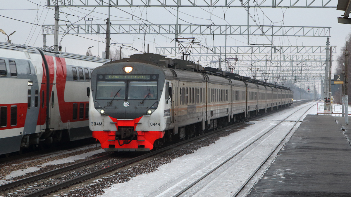 Электричка голутвин. Эд4м 0113. Платформа есенинская казанского направления. Пригородные скоростные поезда. Электричка подлипки голутвин.