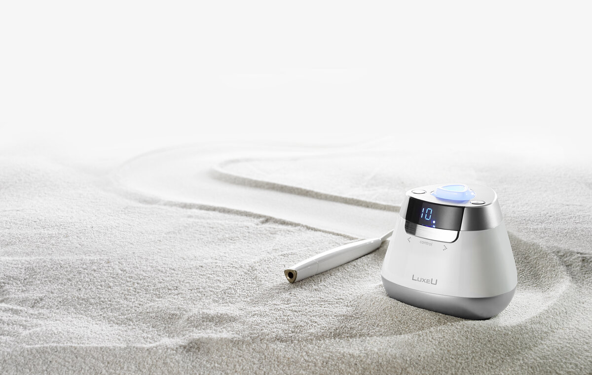 Многофункицональное устройство: микродермабразия, алмазный пилинг,  глубокое очищение кожи.