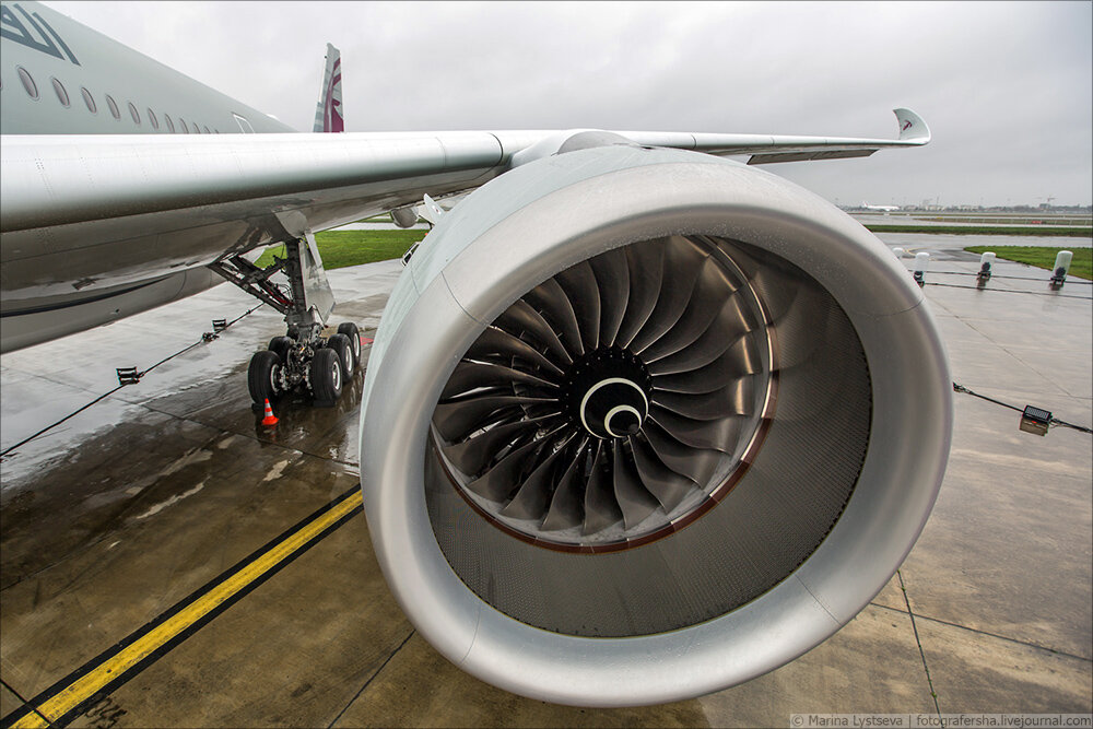 1000 моторов. Airbus a350 двигатель. А 350 1000 XWB. A350-1000. Rolls-Royce Trent XWB.