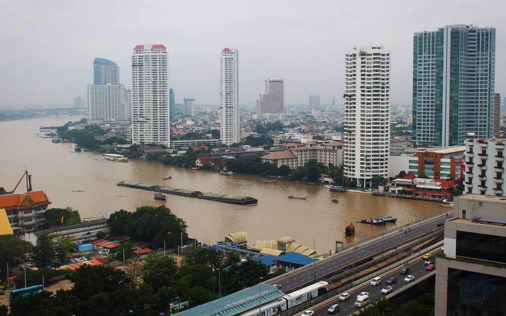 Бангкок чао прая. Река Чао Прайя Бангкок. Бангкок клонги. Река Менам Чао Прая. Река Чао Прайя и клонги Бангкока.