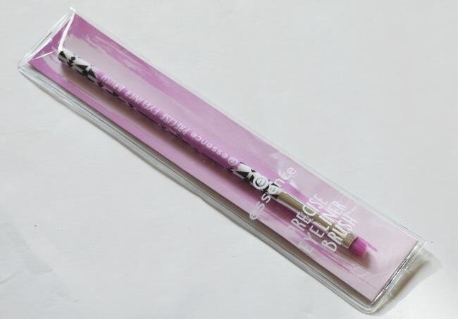 Источник фото https://makeupandbeauty.com/essence-precise-eyeliner-brush-review/