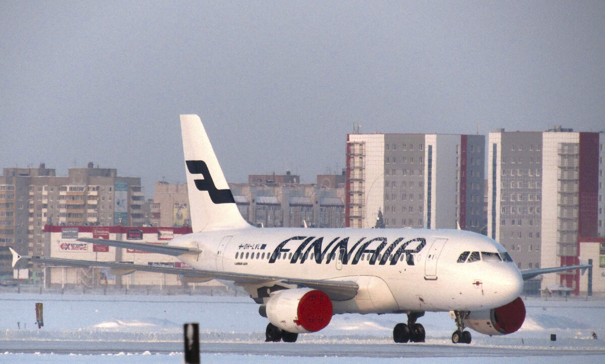 Как оказалось,борт был у нас 2015 году,но в объектив моей камеры он не попадал.
2.

