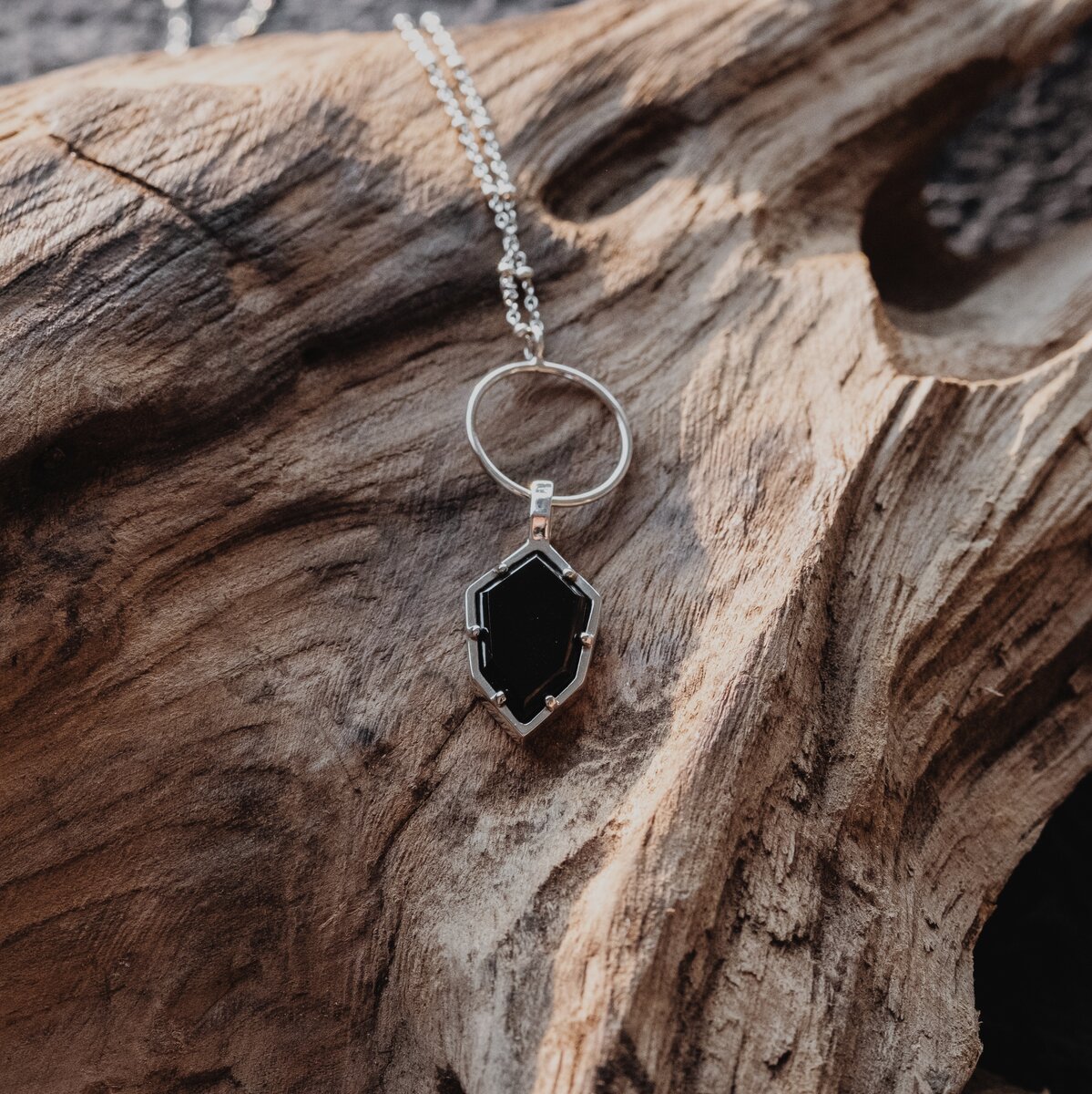 Подвеска HONU с черным ониксом