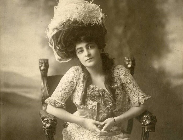 Флора Забел, 1902