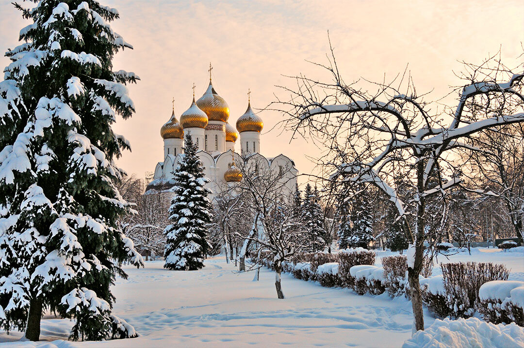 Успенский Кафедральный Собор в Ярославле. 