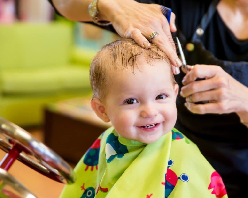 Как подстричь волосы ребенку дома машинкой?