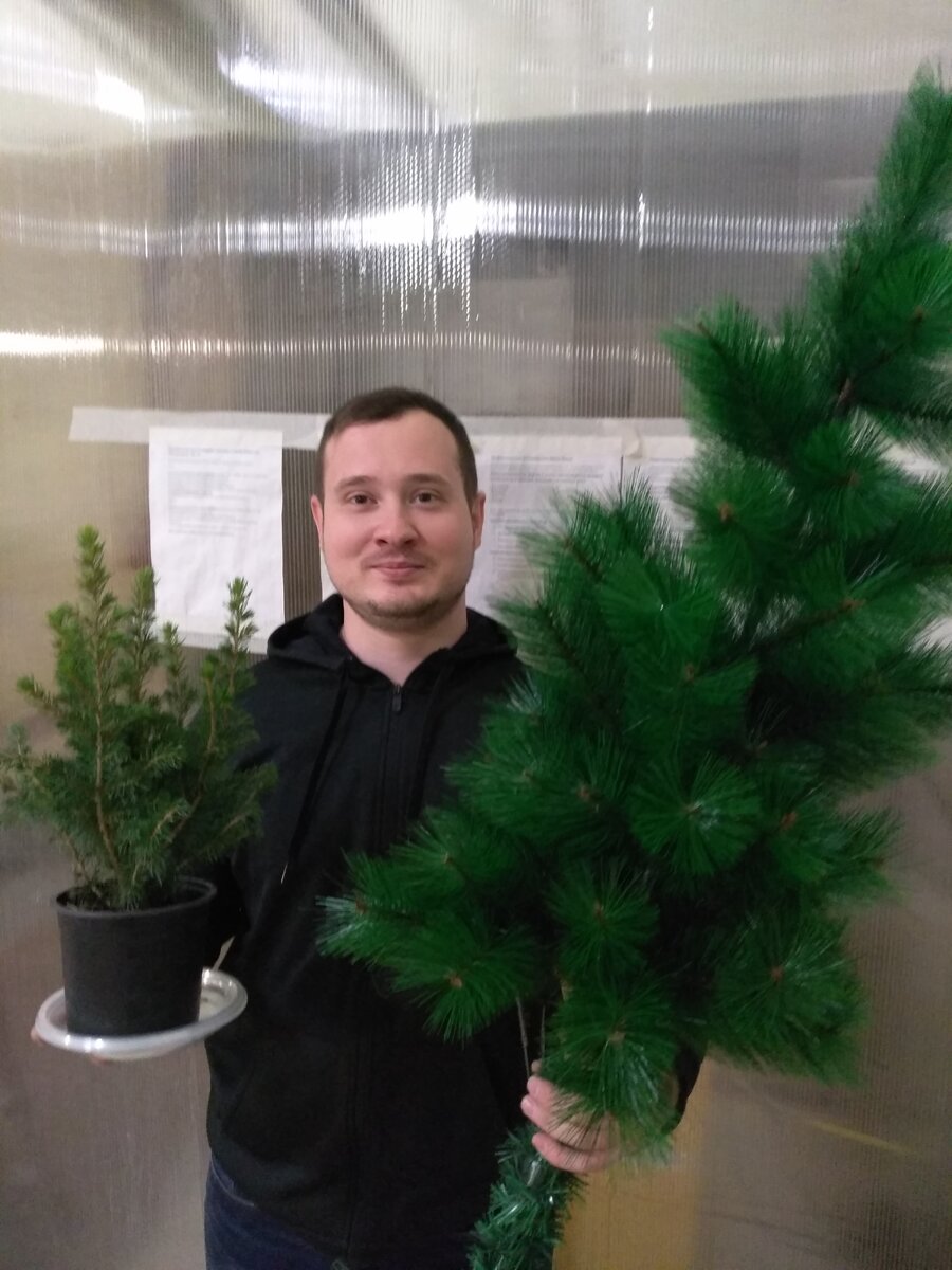 Фото в цехе с "рабочей" стороны. Вообще ничего не видно.