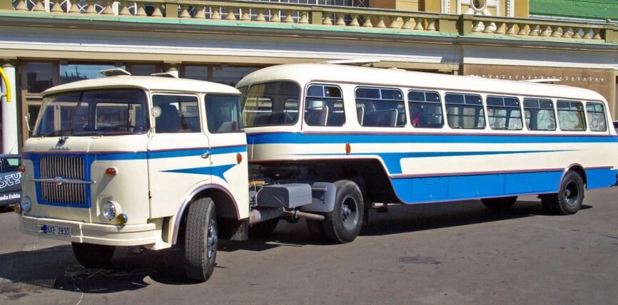 Ладно, этот "автобус" не страшный, скорее милый, но тоже странный.