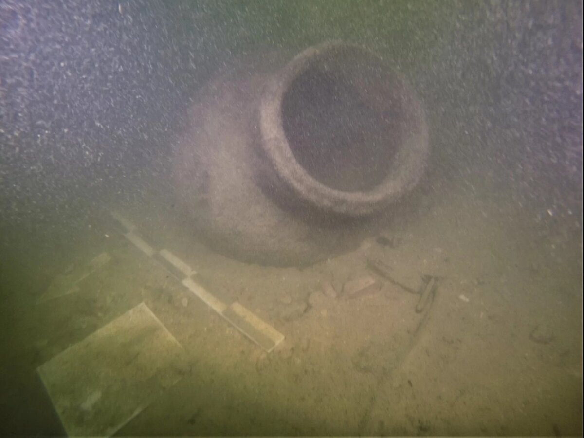 Керамический горшок майя на дне озера Петен Ица в Гватемале. (Предоставлено: Матеуш Попек)