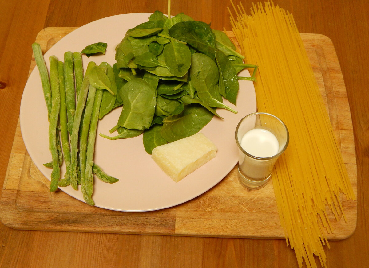 Пошаговый рецепт приготовления пасты с соусом из спаржи и шпината: ингредиенты