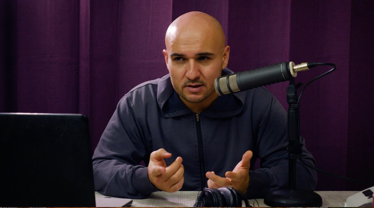 Назар Илишев. Автор видеоблога «Вдумчиво обо всём» на YouTube.