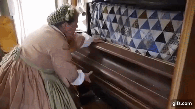 Это уже третья версия, до этого пианино-кровать несколько раз переделывалась.
