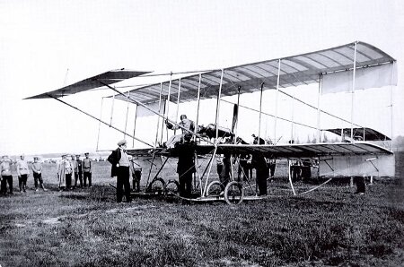 Сергей Уточкин на «Фармане-IV» – одном из самых популярных аэропланов в мире в 1910-1914 гг. 
