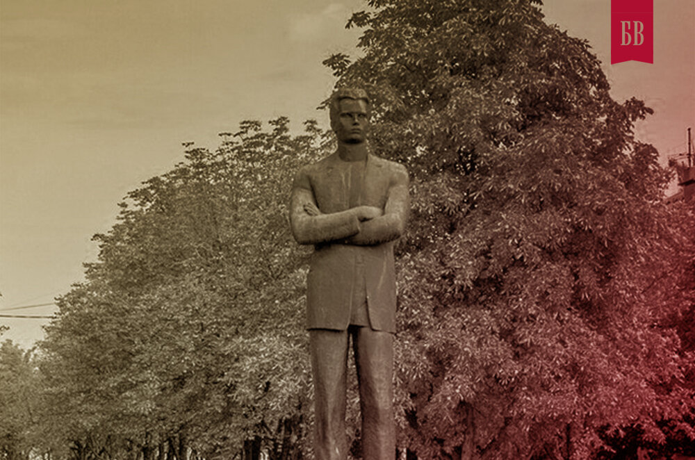 Памятник И. Фокину в Брянске. 