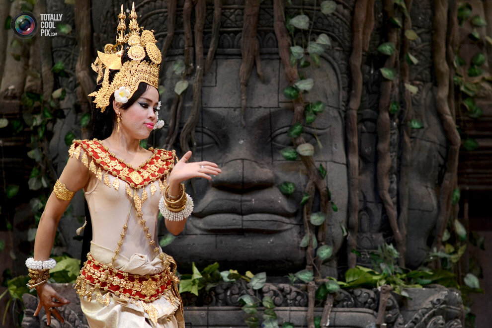 Национальный костюм Камбоджи (здесь и далее фото из Яндекс.Картинки)