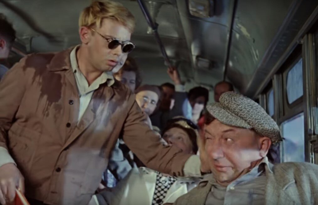 Кадр из фильма "Операция "Ы" и другие приключения Шурика" (1965 г.)