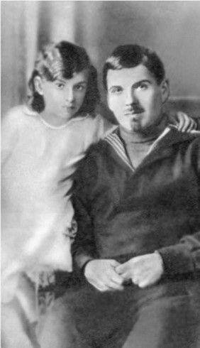 Николай Маркин с племянницей. У меня такое ощущение, что то портрет был написан с этой фотки