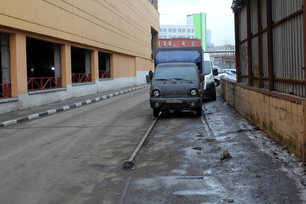 1. А там рядом с бывшим "Рубином" такой вот тупичок. 