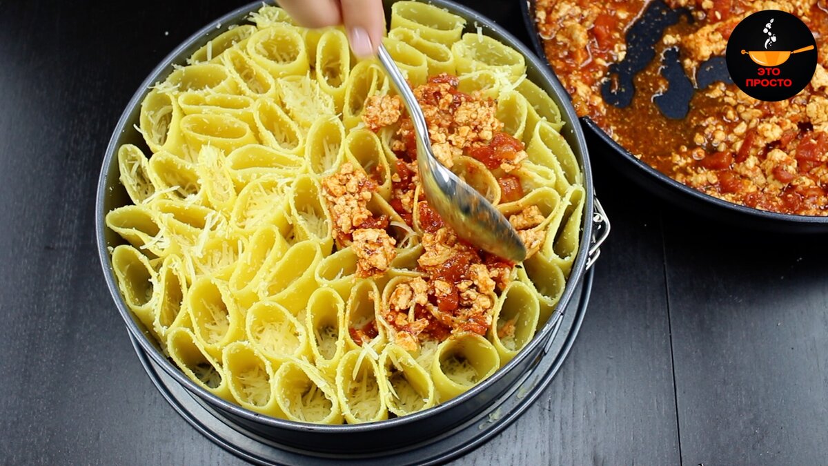 Спагетти в соусе в духовке
