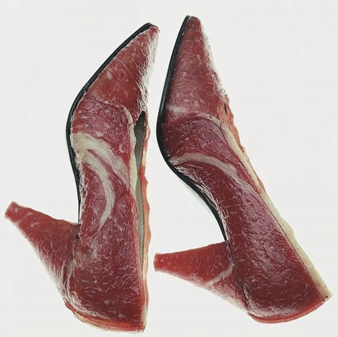 Фото: instagram.com/crimesagainstshoemanity 
